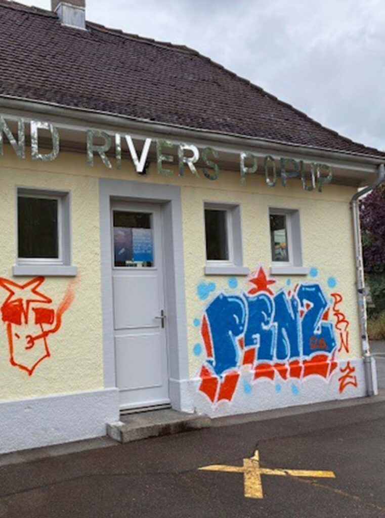 «Fassade nach professioneller Graffitientfernung und Neuanstrich mit mineralischer Fassadenfarbe – ausgeführt von Maler Freunde GmbH für die Stadt Zürich»