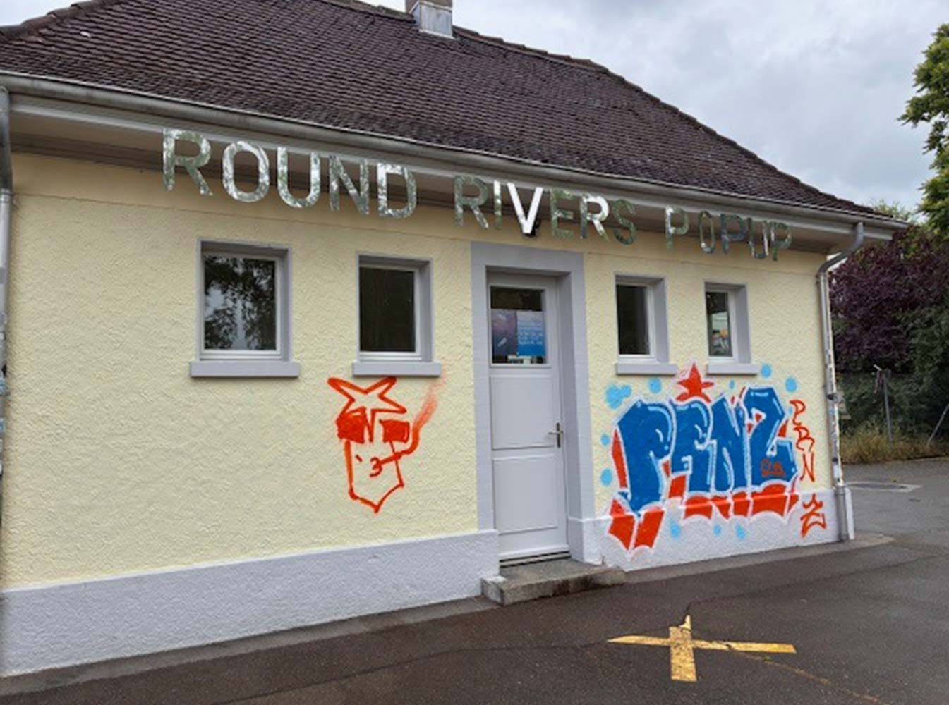 «Fassade nach professioneller Graffitientfernung und Neuanstrich mit mineralischer Fassadenfarbe – ausgeführt von Maler Freunde GmbH für die Stadt Zürich»